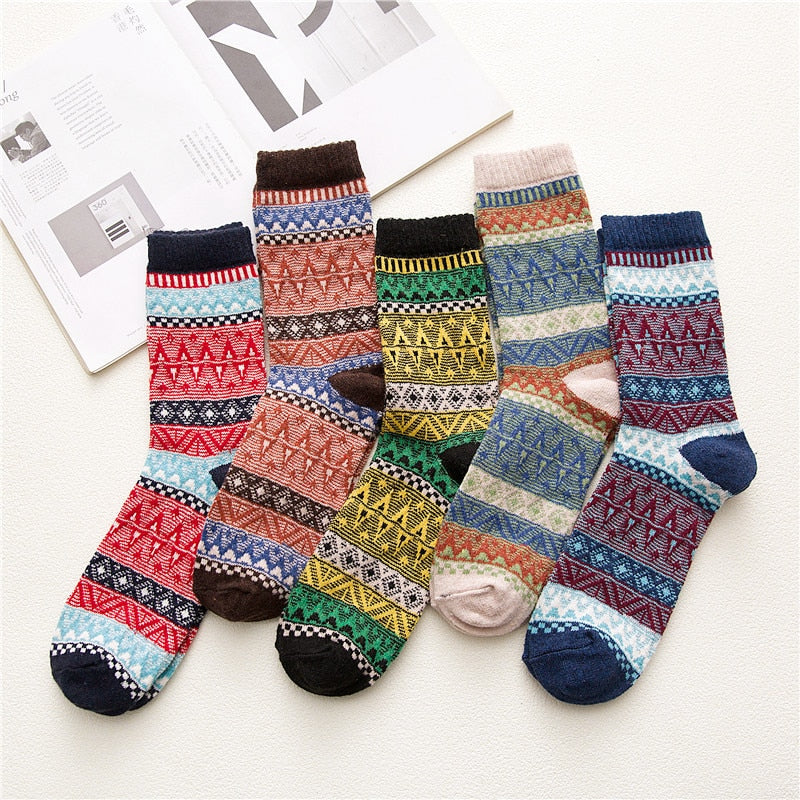 HSS Brand 5 Pairs Winter Men&#39;s Socks Thicken Sheep&#39;s Wool Socks Warm Men Retro Style Colorful Fashion Man Socks For Snow boots