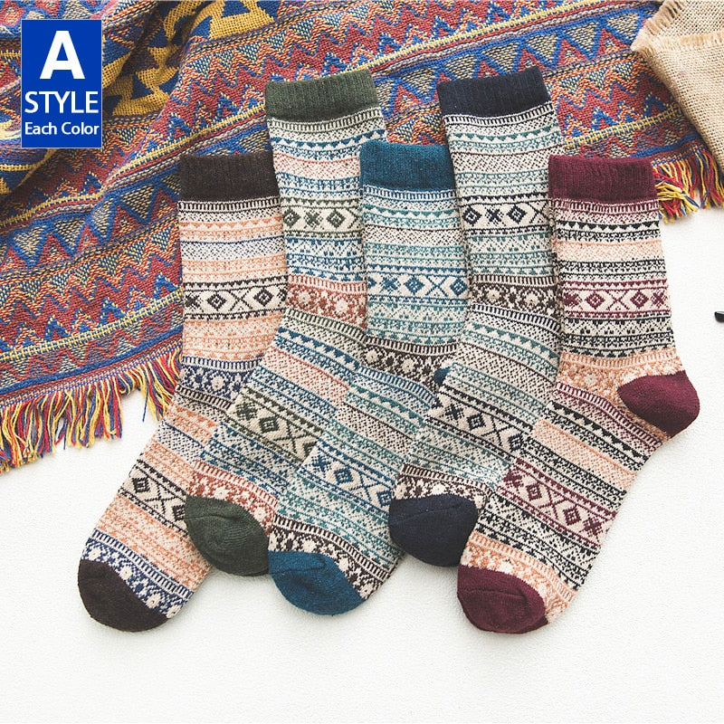 HSS Brand 5 Pairs Winter Men&#39;s Socks Thicken Sheep&#39;s Wool Socks Warm Men Retro Style Colorful Fashion Man Socks For Snow boots