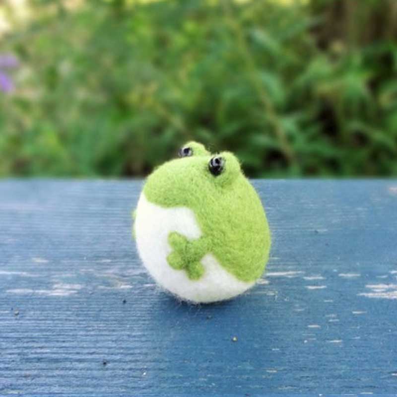 Non-Finished Felt kit Lovely Frog Animal Wool Needle Felt Toy Doll Wool Felting Poked Kit DIY Handcarft Decoration Package