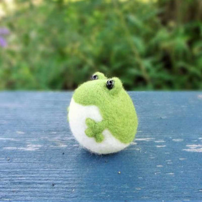 Non-Finished Felt kit Lovely Frog Animal Wool Needle Felt Toy Doll Wool Felting Poked Kit DIY Handcarft Decoration Package