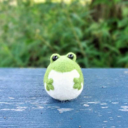 Non-Finished Felt kit Lovely Frog Animal Wool Needle Felt Toy Doll Wool Felting Poked Kit DIY Handcarft Decoration Package