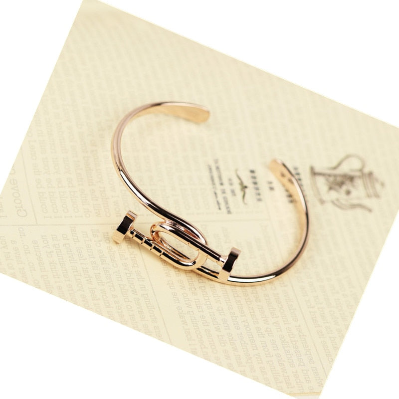 The oval opening design Super beautiful Non-mainstream exaggerated personality open bangle bracelet plating rose gold plated